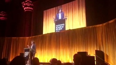 صحبت هاى ربكا میلر هنگام اهداى جایزه انجمن ملی منتقدان آمریکا به فرهادی برای فیلم سینمایی فروشنده