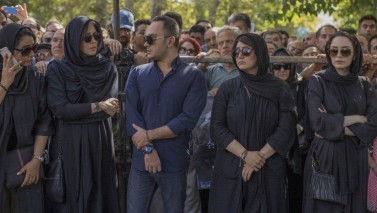تصاویر گالری مراسم تشییع پیکر زنده یاد عزت‌الله انتظامی