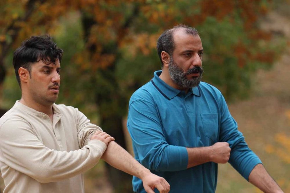 امیر جعفری و جواد عزتی در نمایی از فیلم سینمایی چهار انگشت