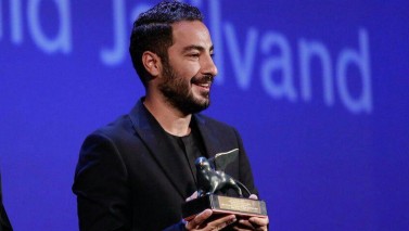 نوید محمدزاده جایزه بهترین بازیگر مرد را گرفت